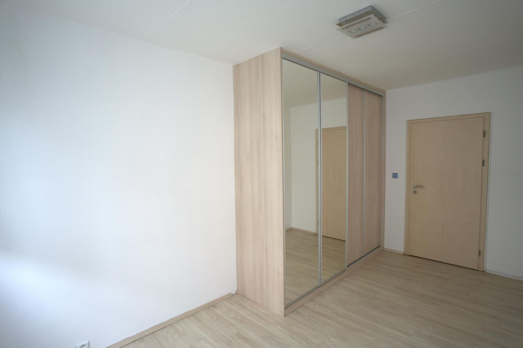 Pronájem bytu 3+1 80 m², Zrzavého, Praha, Praha Pronájem bytu 3+1 80 m², Zrzavého, Praha, Praha