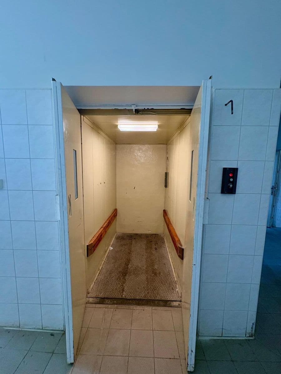 Prodej nebytového prostoru 1.056 m², Na Aleji, Frýdek-Místek, Moravskoslezský kraj Prodej nebytového prostoru 1.056 m², Na Aleji, Frýdek-Místek, Moravskoslezský kraj