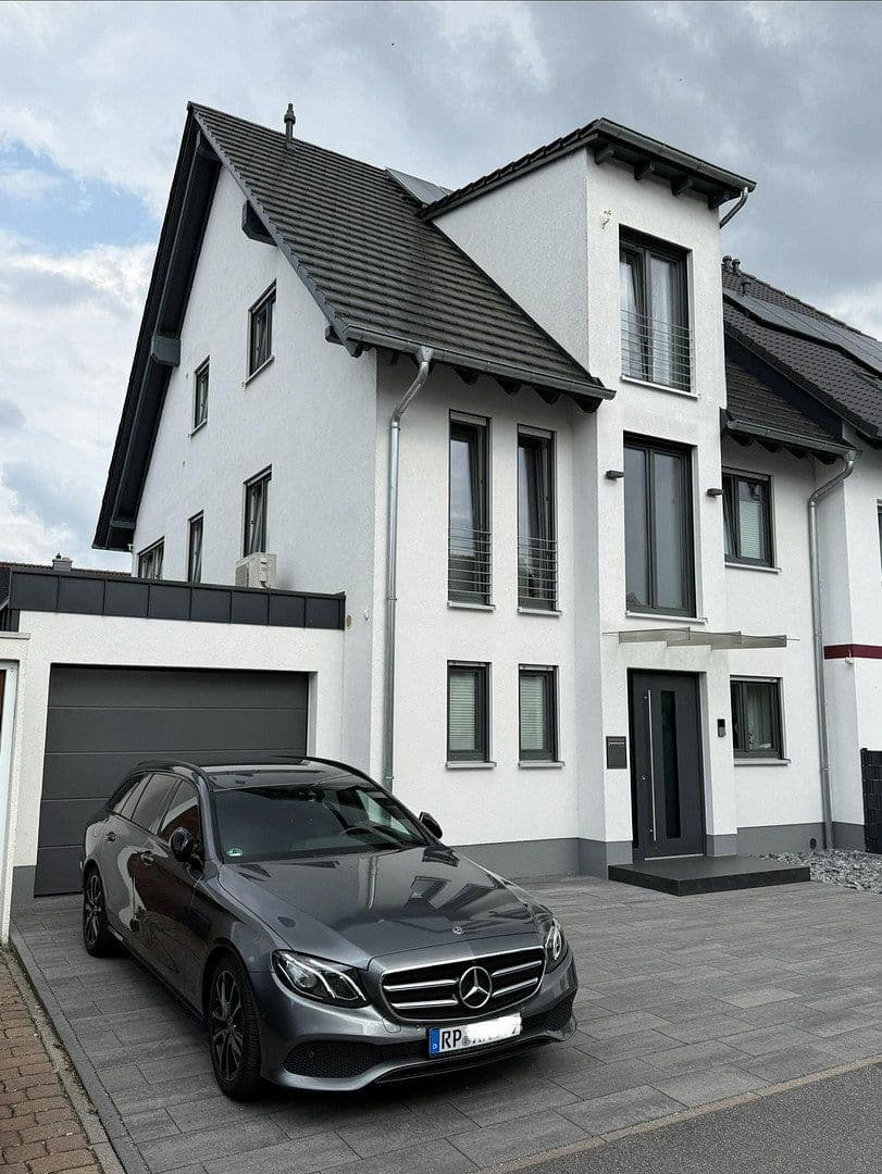 Prodej domu 192 m², pozemek 323 m², Schifferstadt, Porýní-Falc Prodej domu 192 m², pozemek 323 m², Schifferstadt, Porýní-Falc