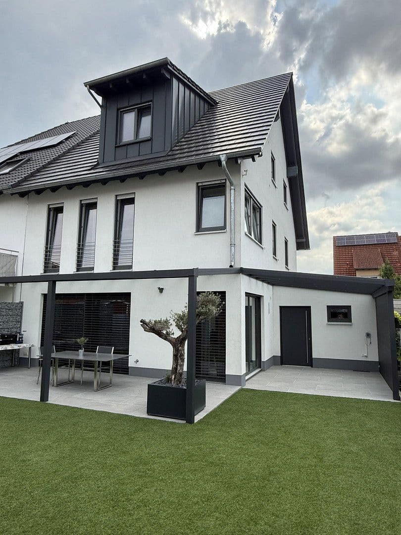 Prodej domu 192 m², pozemek 323 m², Schifferstadt, Porýní-Falc Prodej domu 192 m², pozemek 323 m², Schifferstadt, Porýní-Falc