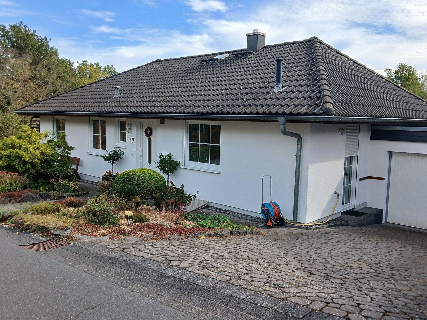 Prodej domu 132 m², pozemek 632 m², Pergweg 17, Manderscheid, Porýní-Falc Prodej domu 132 m², pozemek 632 m², Pergweg 17, Manderscheid, Porýní-Falc