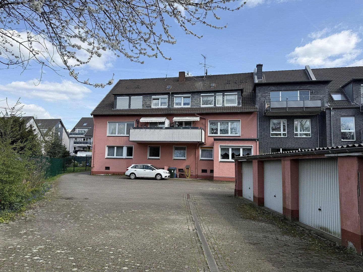 Prodej domu 499 m², pozemek 1.053 m², Jägerstr. 23, Oberhausen, Severní Porýní-Vestfálsko Prodej domu 499 m², pozemek 1.053 m², Jägerstr. 23, Oberhausen, Severní Porýní-Vestfálsko