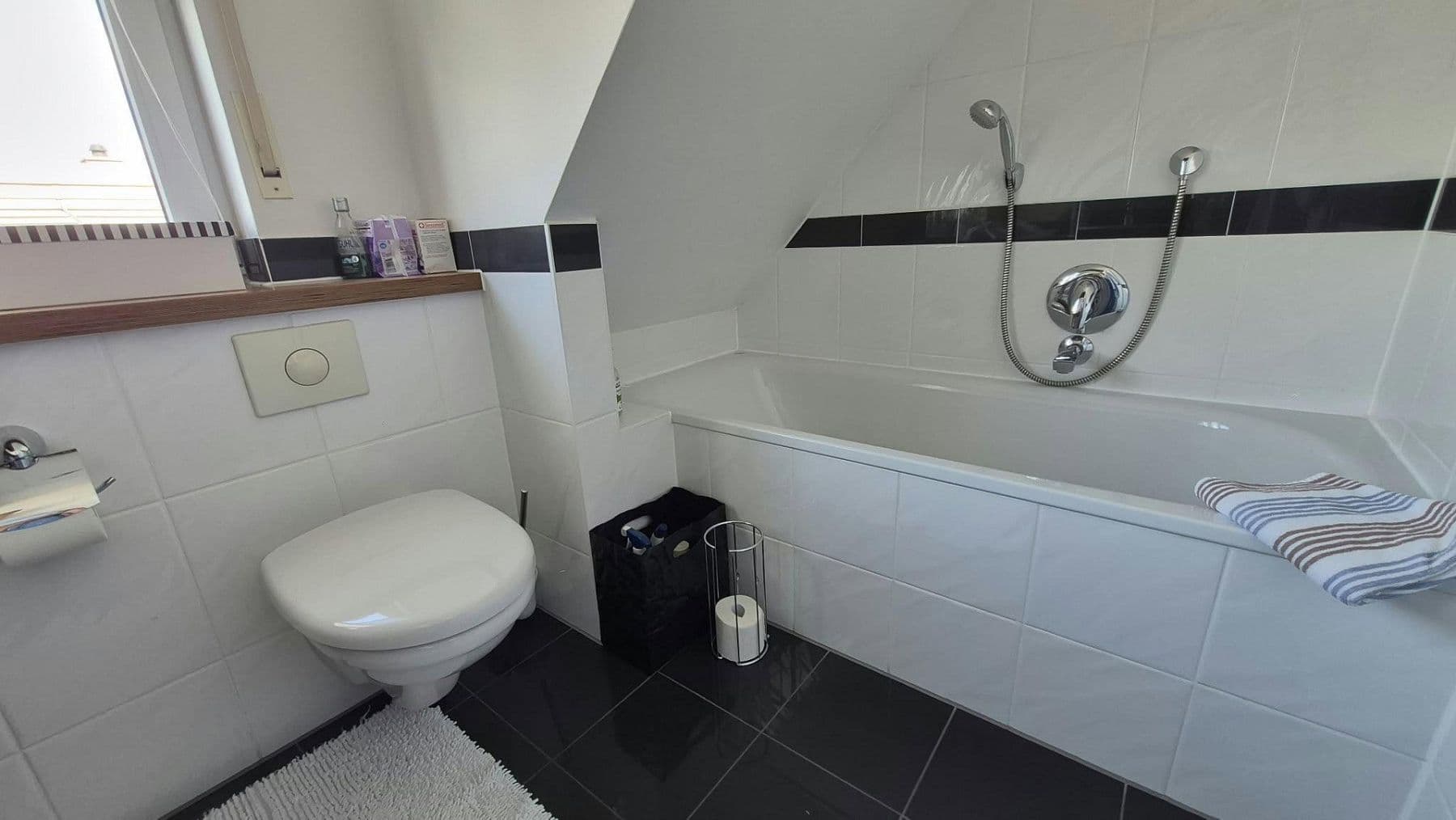 Pronájem bytu 3+1 88 m², Hanauer Landstraße 60a, Karlstein am Main, Bavorsko Pronájem bytu 3+1 88 m², Hanauer Landstraße 60a, Karlstein am Main, Bavorsko