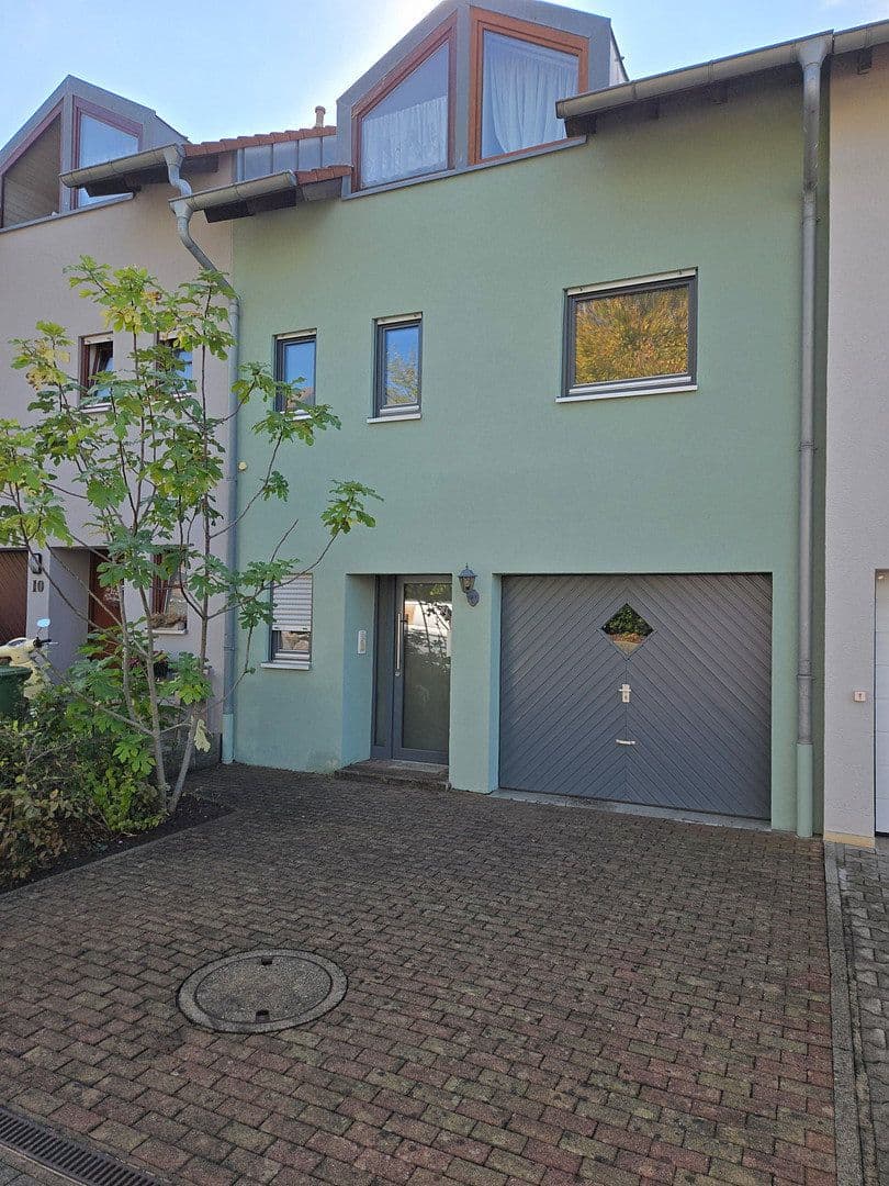 Pronájem domu 128 m², pozemek 146 m², Walther-Bothe-Str. 8, Bretten, Bádensko-Württembersko Pronájem domu 128 m², pozemek 146 m², Walther-Bothe-Str. 8, Bretten, Bádensko-Württembersko