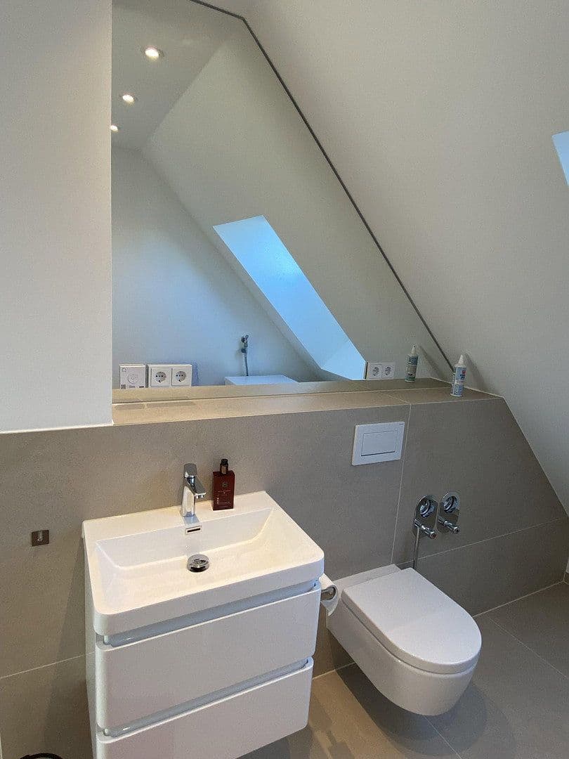 Pronájem bytu 2+1 55 m², Bernhardstraße 147, Köln, Severní Porýní-Vestfálsko Pronájem bytu 2+1 55 m², Bernhardstraße 147, Köln, Severní Porýní-Vestfálsko