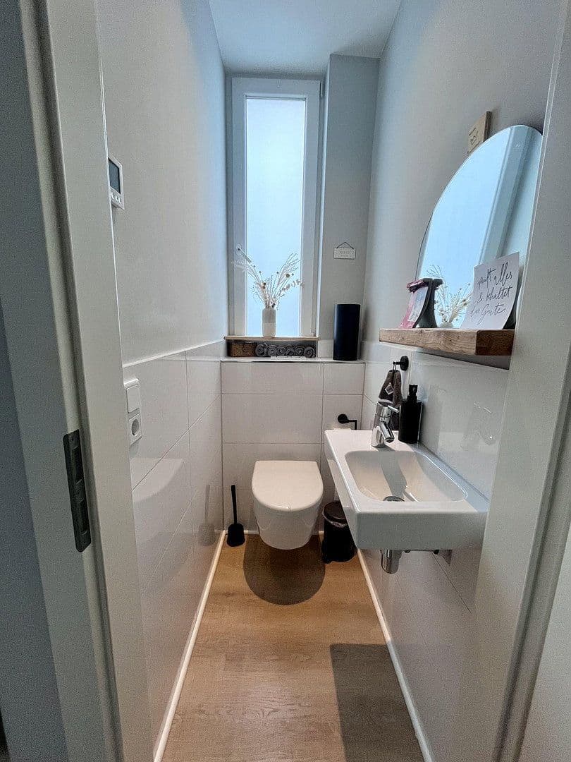 Prodej domu 185 m², pozemek 550 m², Solingen, Severní Porýní-Vestfálsko Prodej domu 185 m², pozemek 550 m², Solingen, Severní Porýní-Vestfálsko