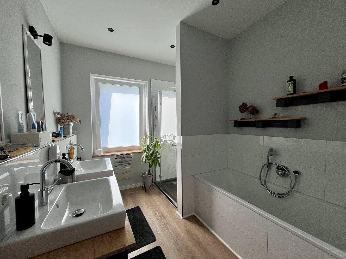 Prodej domu 185 m², pozemek 550 m², Solingen, Severní Porýní-Vestfálsko Prodej domu 185 m², pozemek 550 m², Solingen, Severní Porýní-Vestfálsko