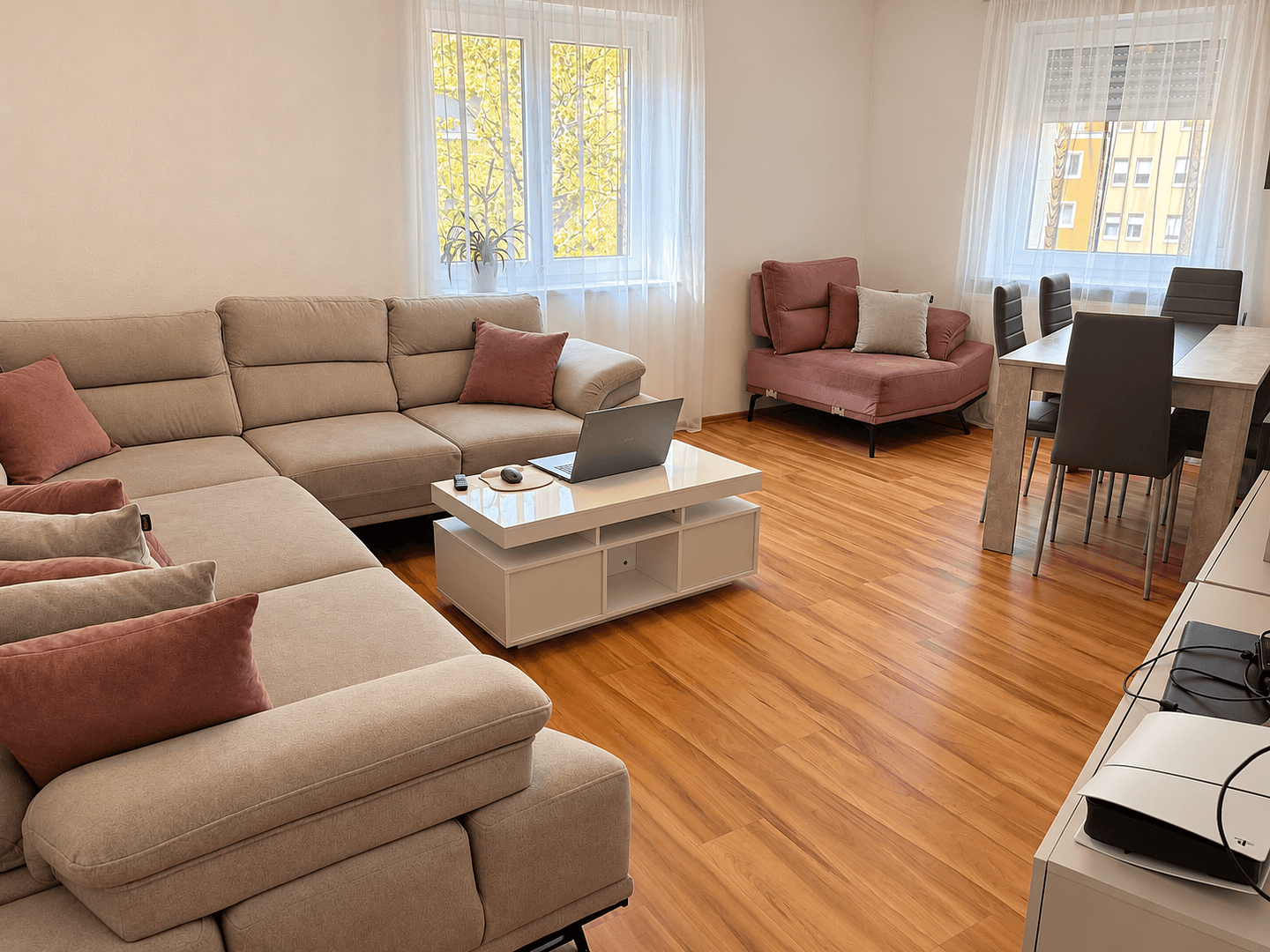 Pronájem bytu 3+1 84 m², Markgrafenstr, Nürnberg, Bavorsko Pronájem bytu 3+1 84 m², Markgrafenstr, Nürnberg, Bavorsko