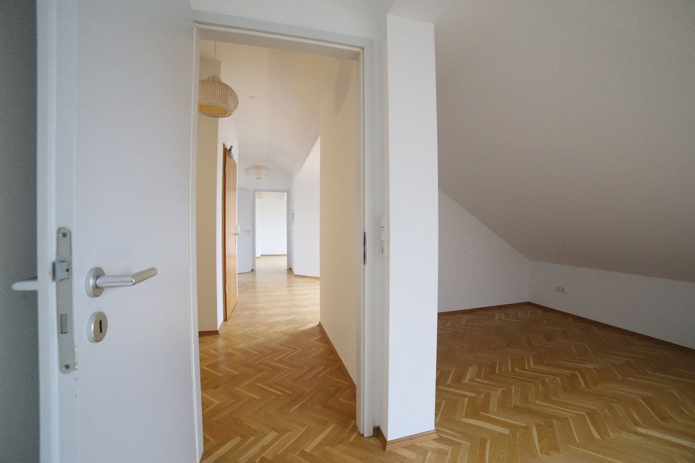 Pronájem bytu 2+kk 80 m², Frankfurt, Hessen Pronájem bytu 2+kk 80 m², Frankfurt, Hessen
