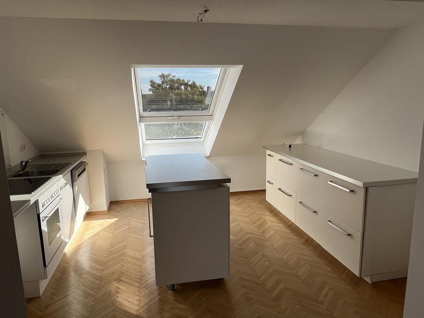 Pronájem bytu 2+kk 80 m², Frankfurt, Hessen Pronájem bytu 2+kk 80 m², Frankfurt, Hessen