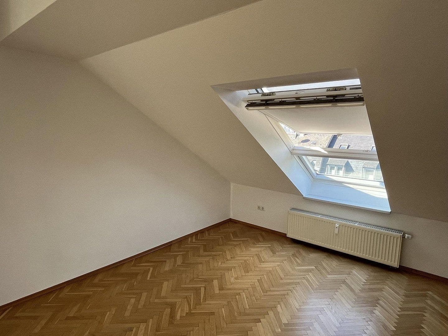 Pronájem bytu 2+kk 80 m², Frankfurt, Hessen Pronájem bytu 2+kk 80 m², Frankfurt, Hessen