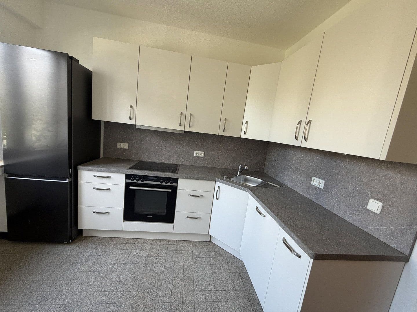 Pronájem bytu 3+1 79 m², Juist Str. 12, Düsseldorf, Severní Porýní-Vestfálsko Pronájem bytu 3+1 79 m², Juist Str. 12, Düsseldorf, Severní Porýní-Vestfálsko