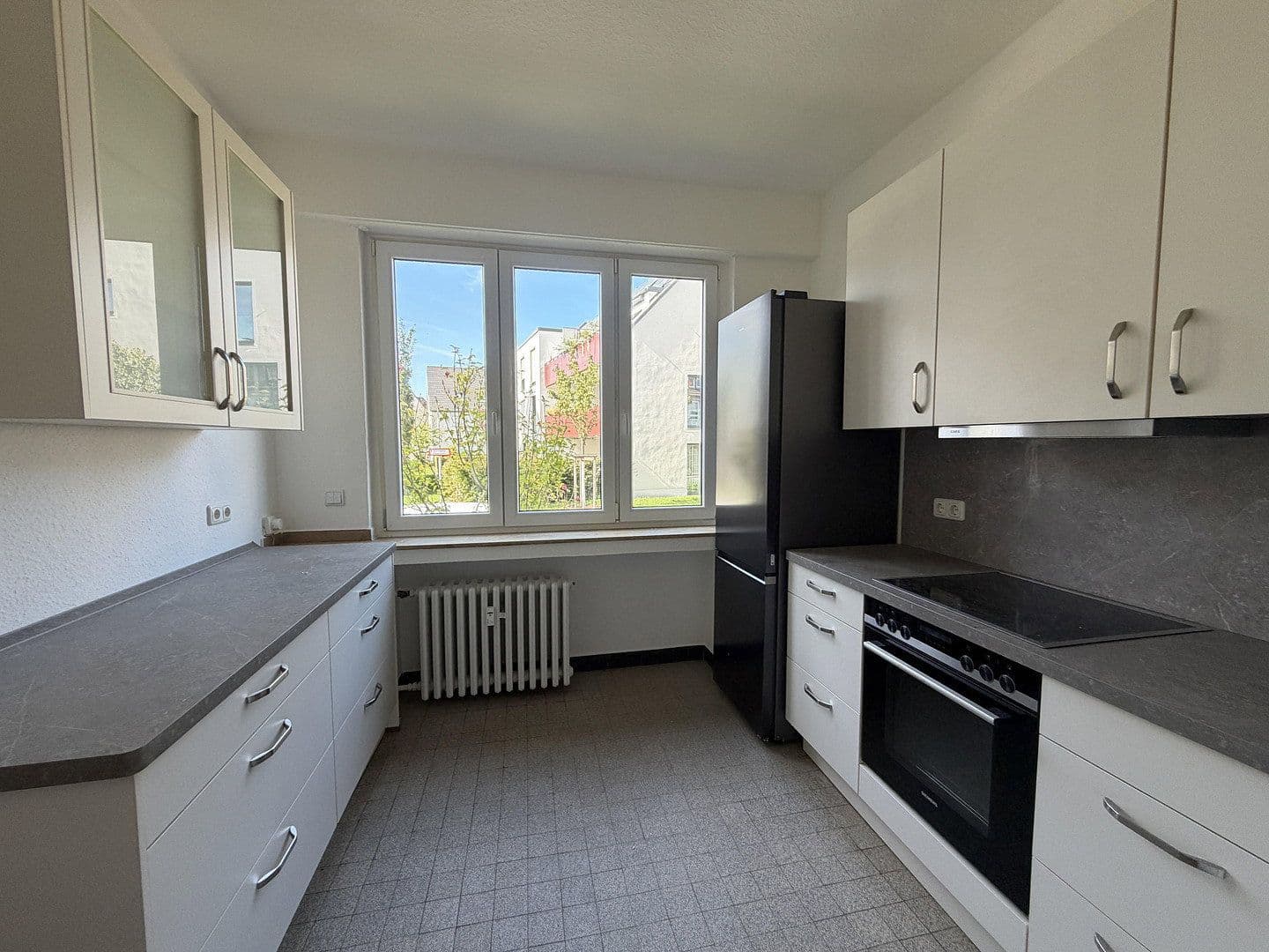 Pronájem bytu 3+1 79 m², Juist Str. 12, Düsseldorf, Severní Porýní-Vestfálsko Pronájem bytu 3+1 79 m², Juist Str. 12, Düsseldorf, Severní Porýní-Vestfálsko