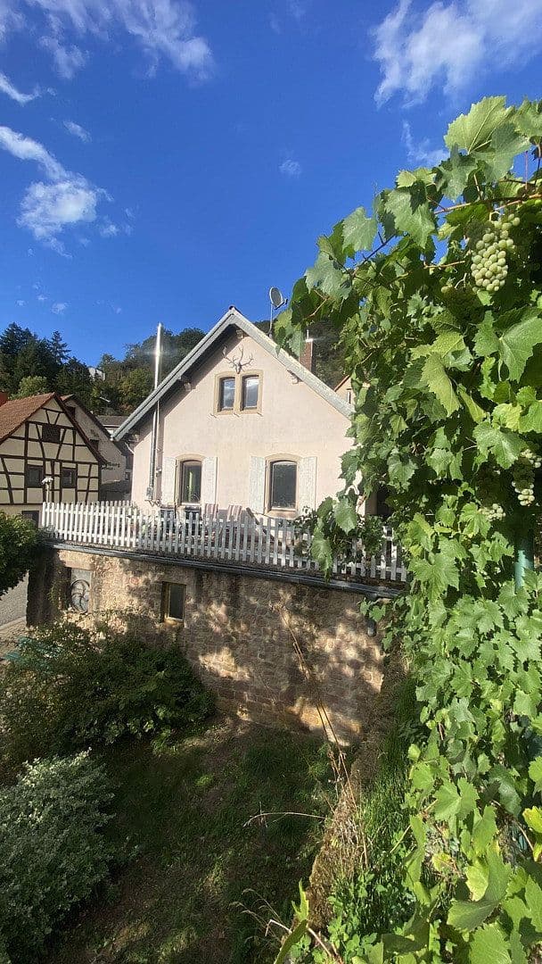 Prodej domu 160 m², pozemek 1.450 m², Falkenstein, Porýní-Falc Prodej domu 160 m², pozemek 1.450 m², Falkenstein, Porýní-Falc