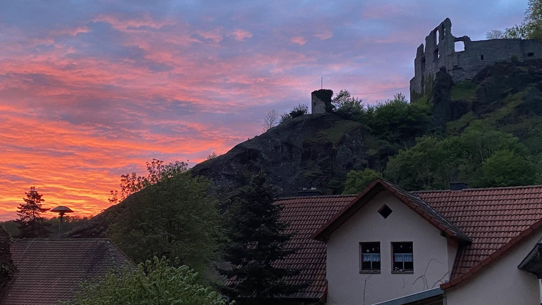 Prodej domu 160 m², pozemek 1.450 m², Falkenstein, Porýní-Falc Prodej domu 160 m², pozemek 1.450 m², Falkenstein, Porýní-Falc