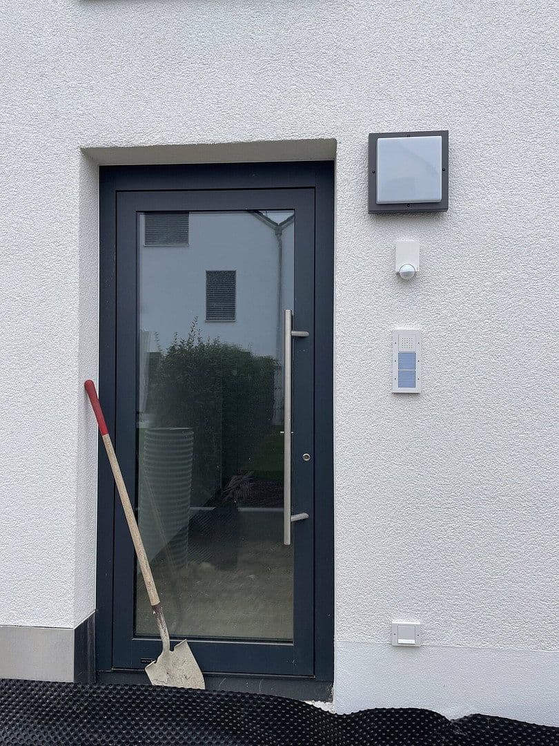 Pronájem bytu 3+1 74 m², Aldringenstraße 7, Ingolstadt, Bavorsko Pronájem bytu 3+1 74 m², Aldringenstraße 7, Ingolstadt, Bavorsko