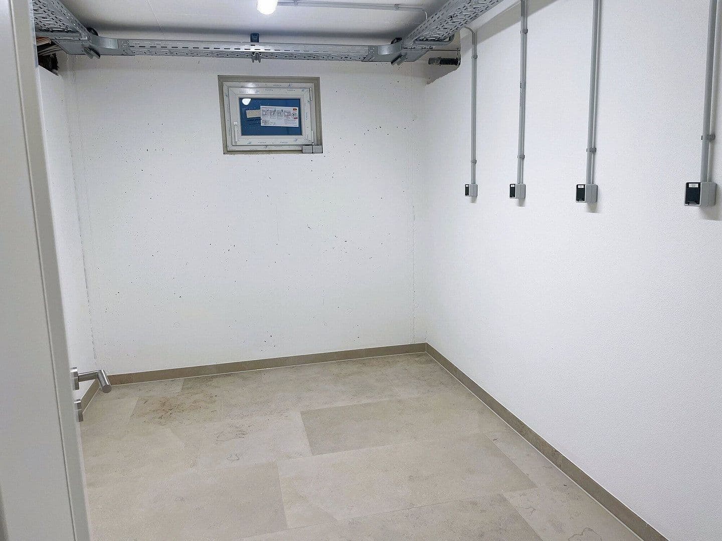 Pronájem bytu 3+1 74 m², Aldringenstraße 7, Ingolstadt, Bavorsko Pronájem bytu 3+1 74 m², Aldringenstraße 7, Ingolstadt, Bavorsko