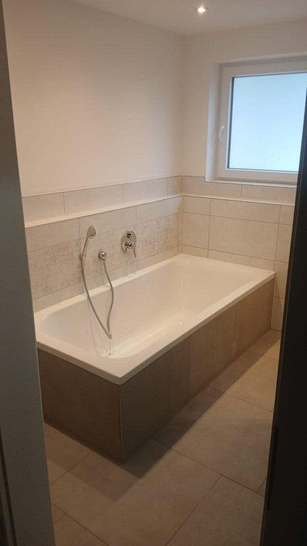 Pronájem bytu 2+1 100 m², Leutenbergstraße 2, Kammlach, Bavorsko Pronájem bytu 2+1 100 m², Leutenbergstraße 2, Kammlach, Bavorsko
