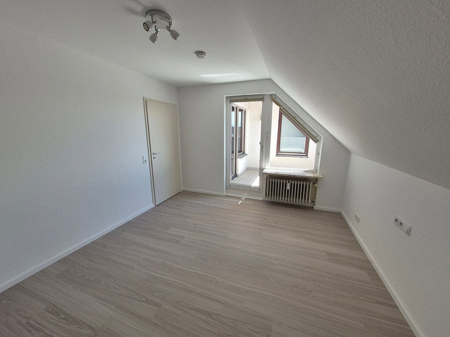 Pronájem bytu 3+kk 80 m², Moltkestraße 22, Friedrichshafen, Bádensko-Württembersko Pronájem bytu 3+kk 80 m², Moltkestraße 22, Friedrichshafen, Bádensko-Württembersko