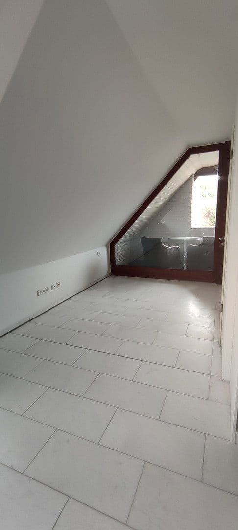 Pronájem bytu 3+1 120 m², Seelze, Dolní Sasko Pronájem bytu 3+1 120 m², Seelze, Dolní Sasko