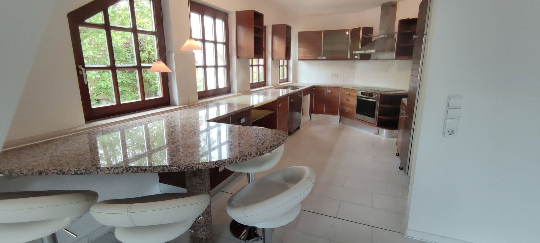 Pronájem bytu 3+1 120 m², Seelze, Dolní Sasko Pronájem bytu 3+1 120 m², Seelze, Dolní Sasko