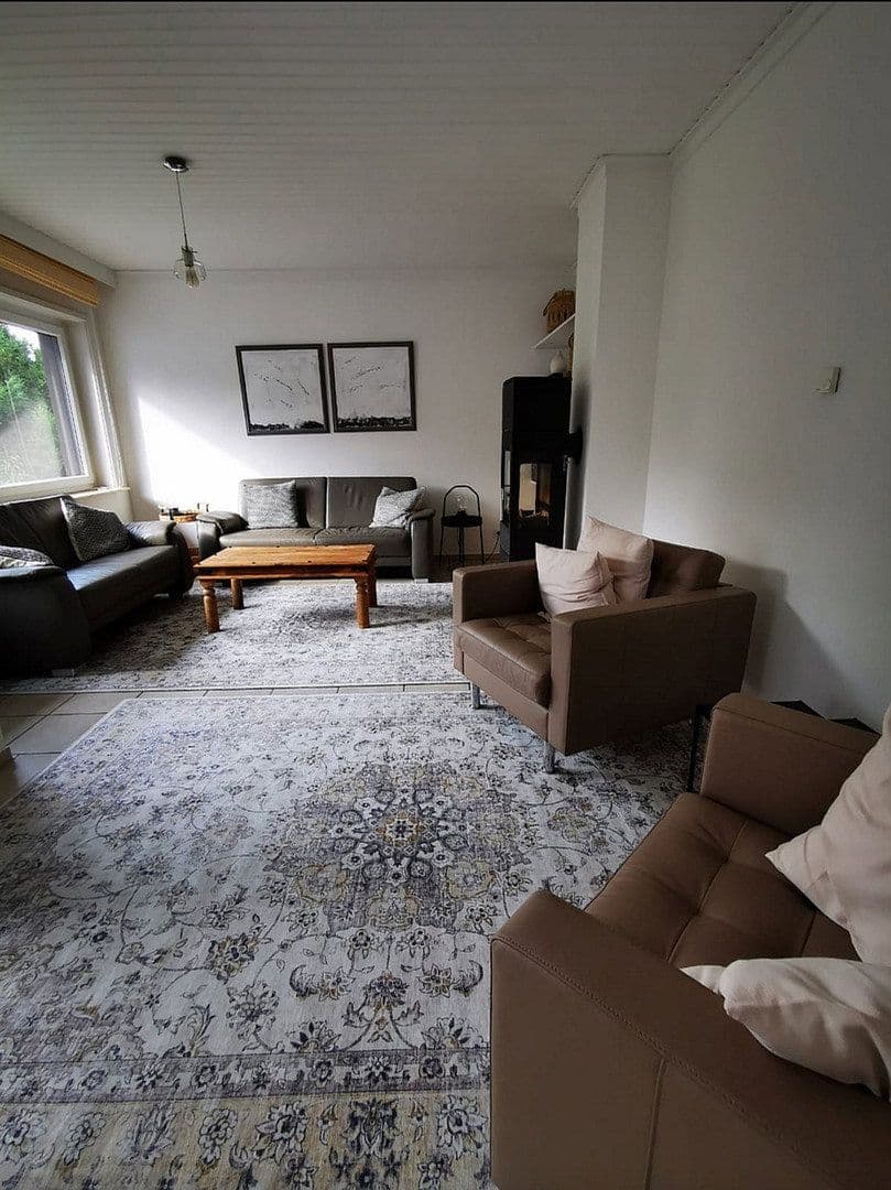 Prodej domu 141 m², pozemek 840 m², Neuenberger Straße, Neuss, Severní Porýní-Vestfálsko Prodej domu 141 m², pozemek 840 m², Neuenberger Straße, Neuss, Severní Porýní-Vestfálsko