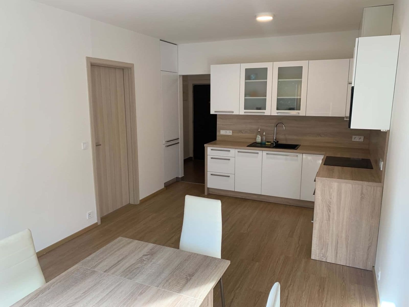 Pronájem bytu 2+kk 48 m², Pod Kavalírkou, Praha, Praha Pronájem bytu 2+kk 48 m², Pod Kavalírkou, Praha, Praha