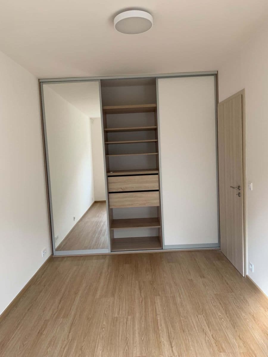 Pronájem bytu 2+kk 48 m², Pod Kavalírkou, Praha, Praha Pronájem bytu 2+kk 48 m², Pod Kavalírkou, Praha, Praha
