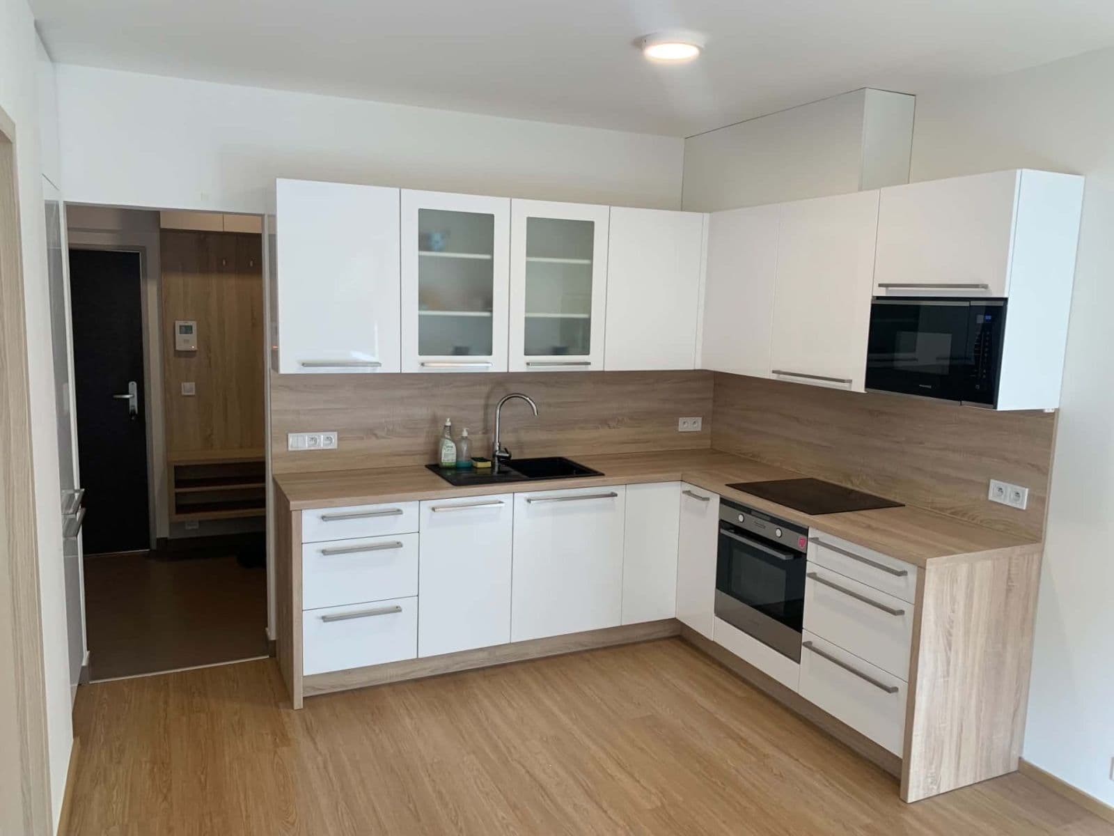 Pronájem bytu 2+kk 48 m², Pod Kavalírkou, Praha, Praha Pronájem bytu 2+kk 48 m², Pod Kavalírkou, Praha, Praha