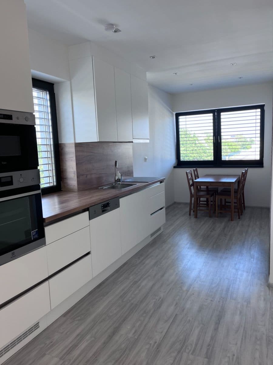 Pronájem bytu 2+kk 62 m², Sokolnická, Brno, Jihomoravský kraj Pronájem bytu 2+kk 62 m², Sokolnická, Brno, Jihomoravský kraj