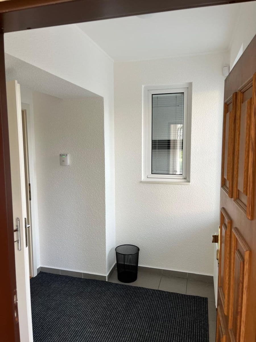 Pronájem kanceláře 75 m², Ústecká, Praha, Praha Pronájem kanceláře 75 m², Ústecká, Praha, Praha