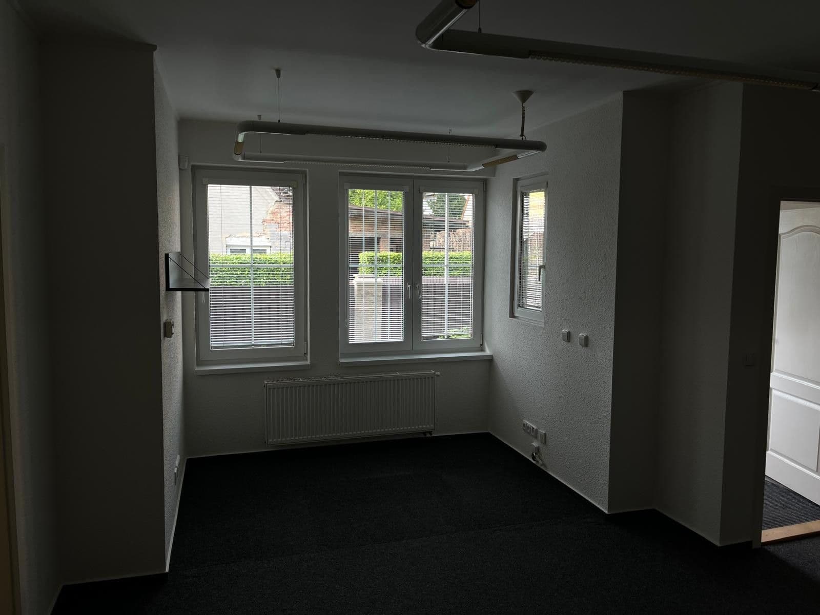 Pronájem kanceláře 75 m², Ústecká, Praha, Praha Pronájem kanceláře 75 m², Ústecká, Praha, Praha