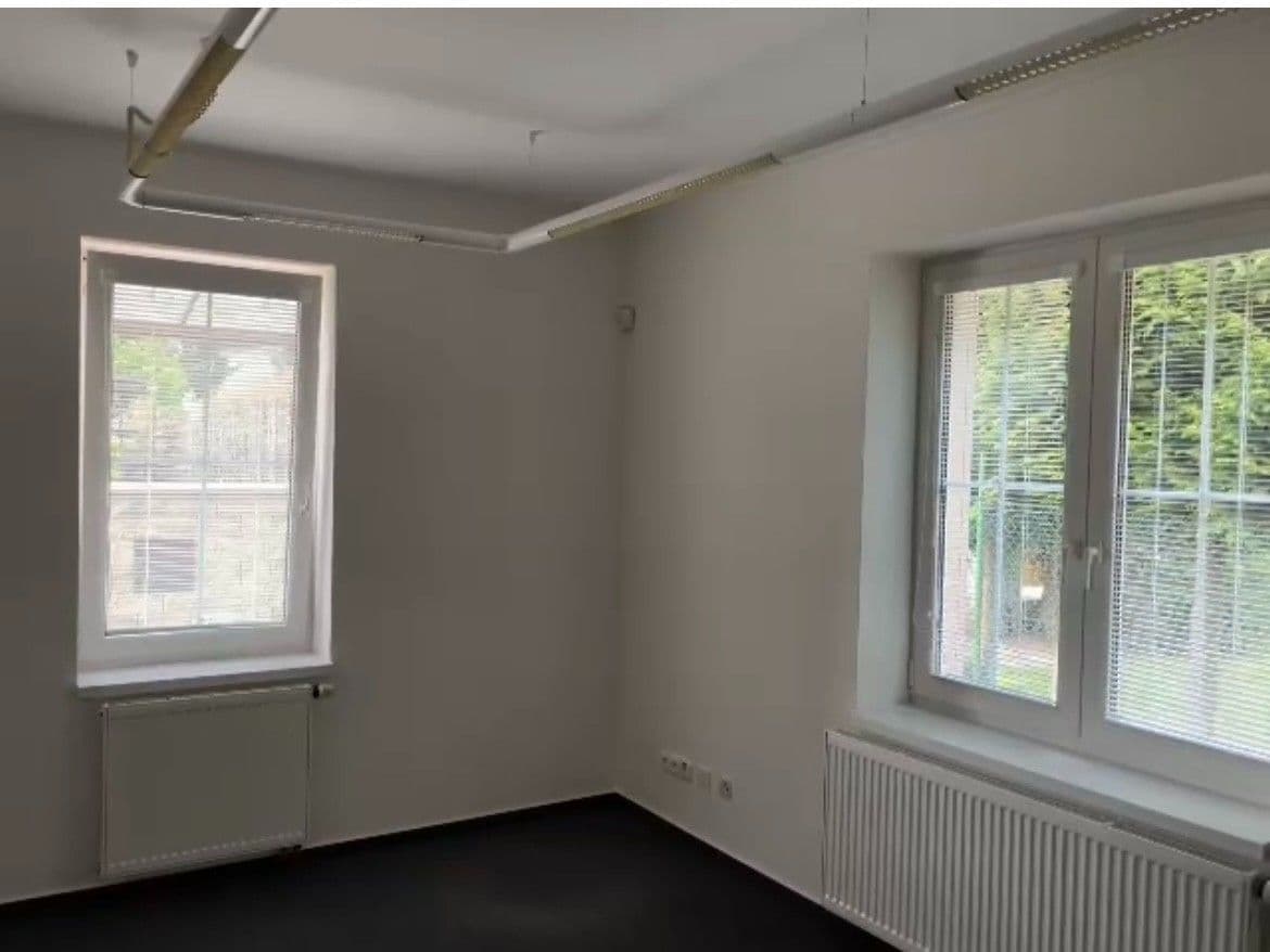 Pronájem kanceláře 75 m², Ústecká, Praha, Praha Pronájem kanceláře 75 m², Ústecká, Praha, Praha