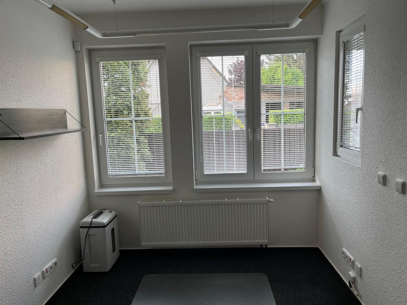 Pronájem kanceláře 75 m², Ústecká, Praha, Praha Pronájem kanceláře 75 m², Ústecká, Praha, Praha