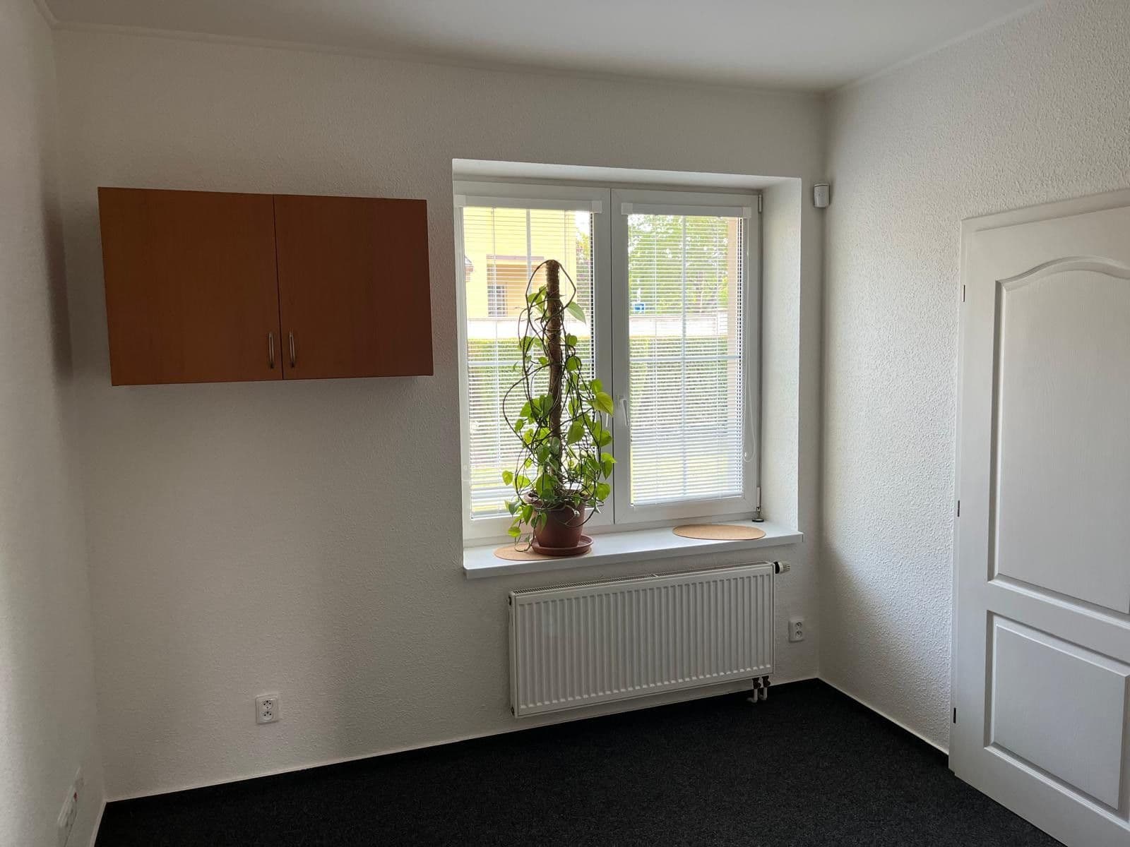 Pronájem kanceláře 75 m², Ústecká, Praha, Praha Pronájem kanceláře 75 m², Ústecká, Praha, Praha