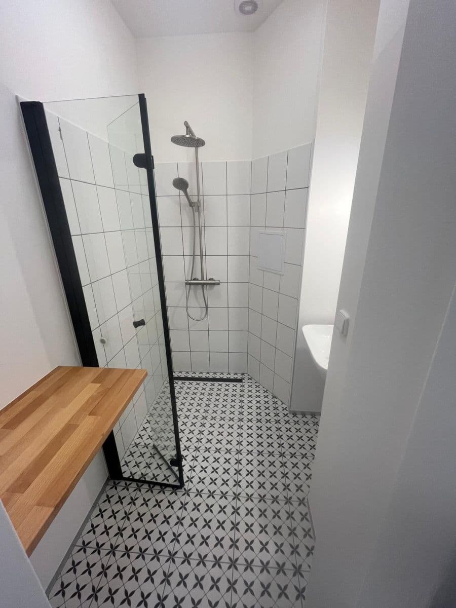 Prodej bytu 1+kk 30 m², 28. pluku, Praha, Praha Prodej bytu 1+kk 30 m², 28. pluku, Praha, Praha