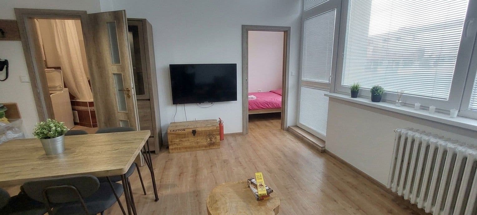Pronájem bytu 2+1 43 m², Kozia, Bratislava - mestská časť Staré Mesto, Bratislavský kraj Pronájem bytu 2+1 43 m², Kozia, Bratislava - mestská časť Staré Mesto, Bratislavský kraj