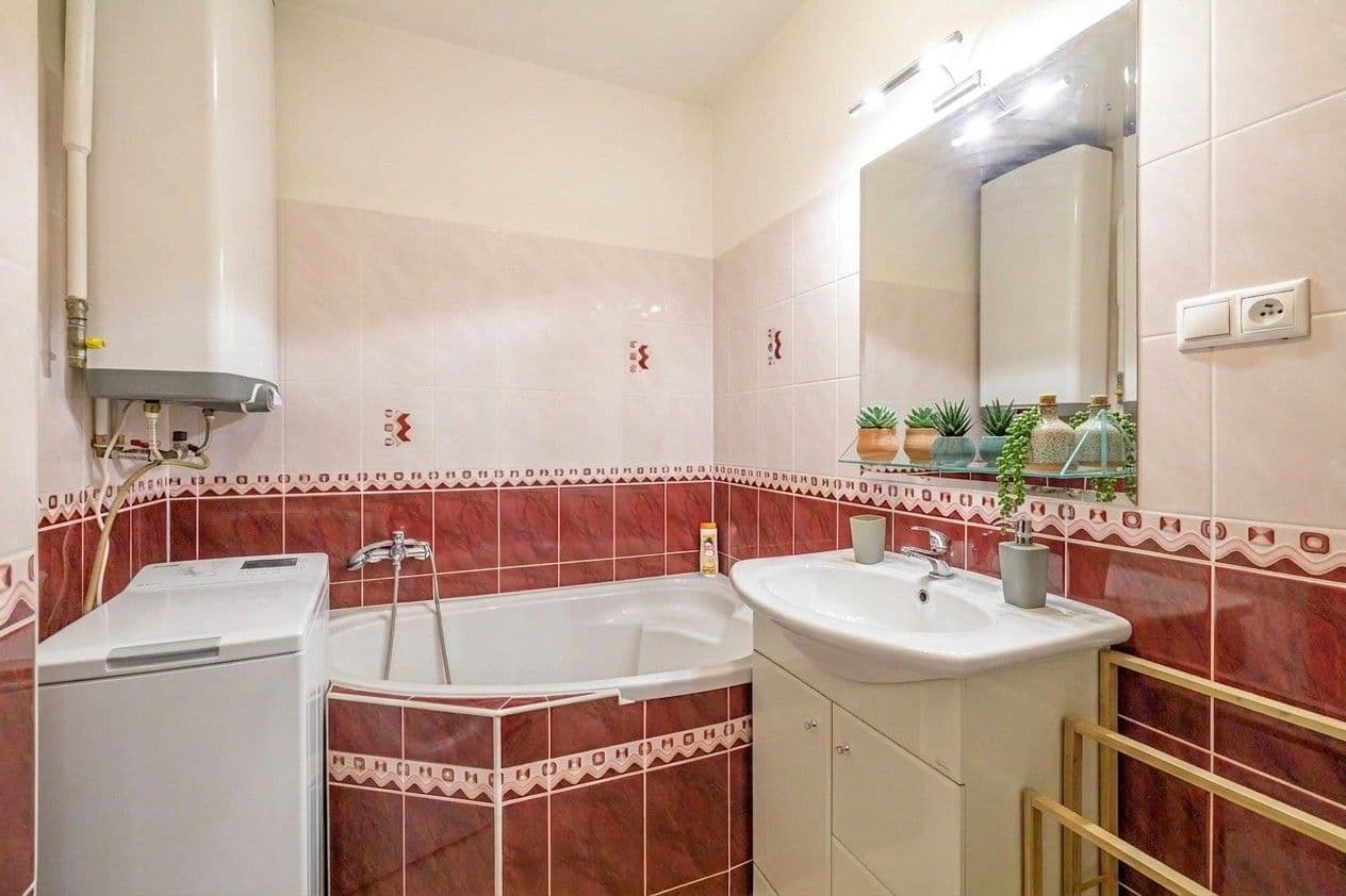 Pronájem bytu 2+1 43 m², Kozia, Bratislava - mestská časť Staré Mesto, Bratislavský kraj Pronájem bytu 2+1 43 m², Kozia, Bratislava - mestská časť Staré Mesto, Bratislavský kraj
