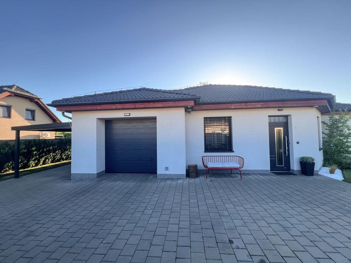 Prodej domu 173 m², pozemek 682 m², Jelení, Postřižín, Středočeský kraj Prodej domu 173 m², pozemek 682 m², Jelení, Postřižín, Středočeský kraj