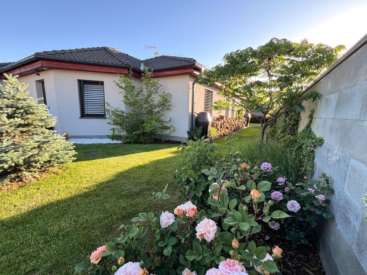 Prodej domu 173 m², pozemek 682 m², Jelení, Postřižín, Středočeský kraj Prodej domu 173 m², pozemek 682 m², Jelení, Postřižín, Středočeský kraj
