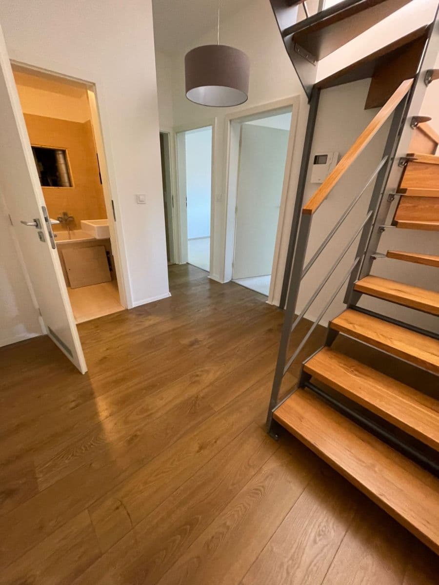 Pronájem bytu 4+kk 88 m², Mezitraťová, Praha, Praha Pronájem bytu 4+kk 88 m², Mezitraťová, Praha, Praha