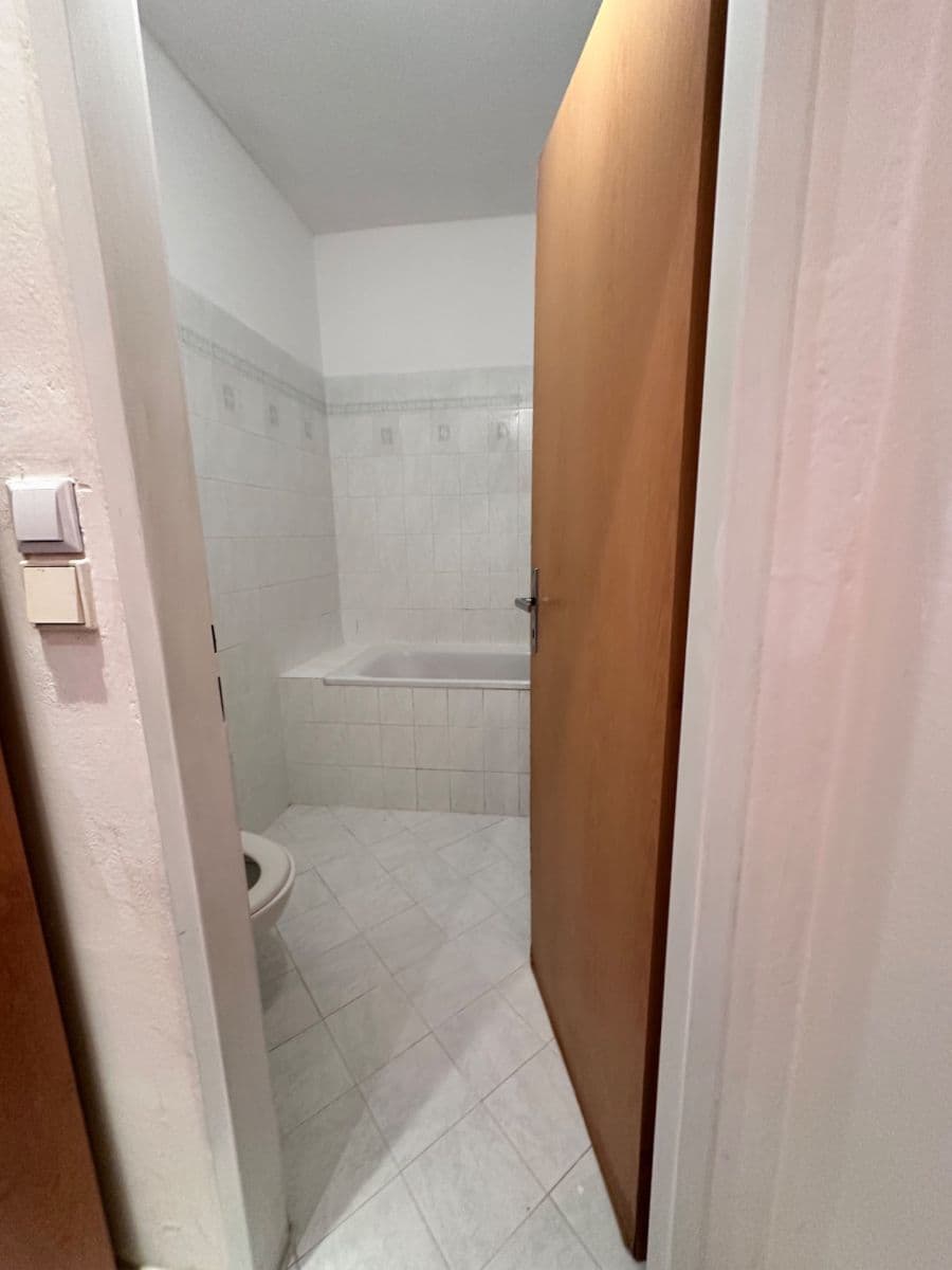 Pronájem bytu 1+kk 37 m², Čsl. armády, Zeleneč, Středočeský kraj Pronájem bytu 1+kk 37 m², Čsl. armády, Zeleneč, Středočeský kraj