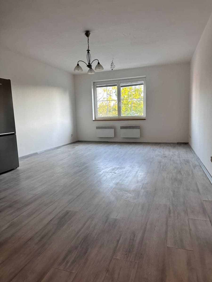 Pronájem bytu 1+kk 37 m², Čsl. armády, Zeleneč, Středočeský kraj Pronájem bytu 1+kk 37 m², Čsl. armády, Zeleneč, Středočeský kraj