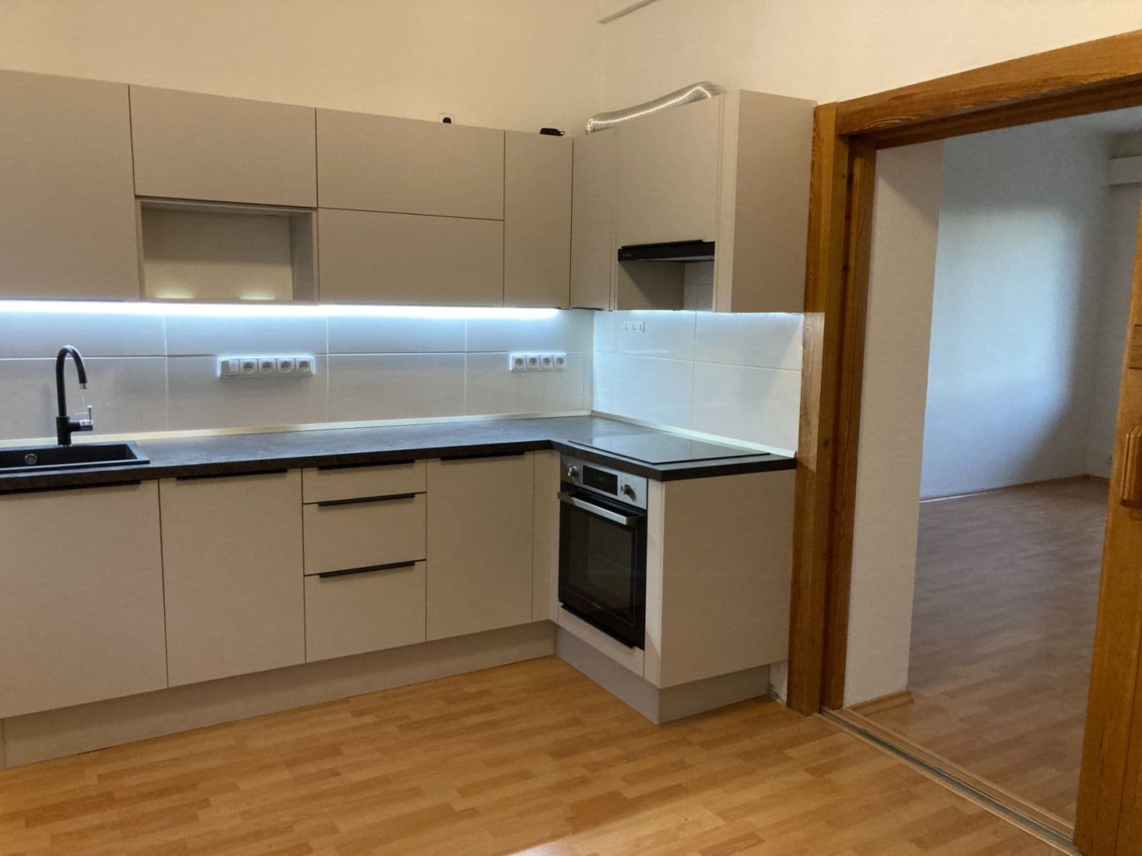 Pronájem bytu 2+1 92 m², Pod Klaudiánkou, Praha, Praha Pronájem bytu 2+1 92 m², Pod Klaudiánkou, Praha, Praha