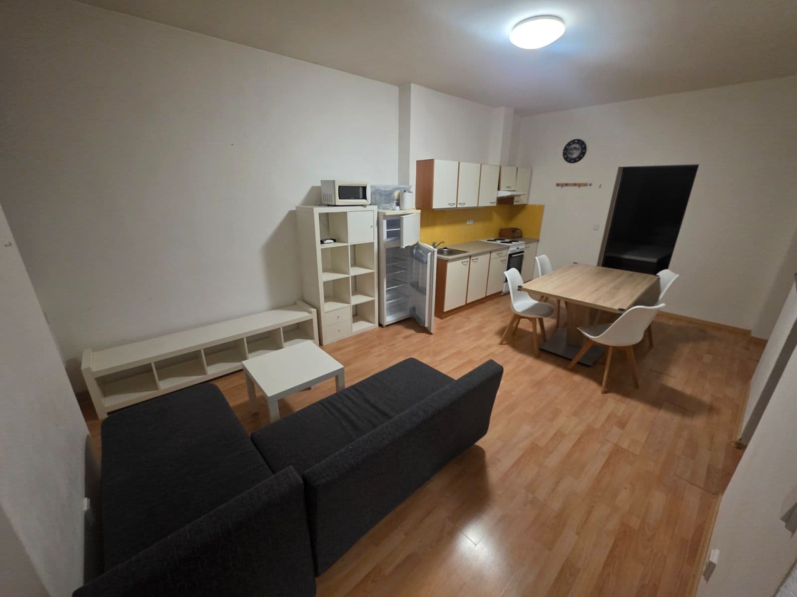 Pronájem bytu 3+kk 51 m², Hlavní, Panenské Břežany, Středočeský kraj Pronájem bytu 3+kk 51 m², Hlavní, Panenské Břežany, Středočeský kraj