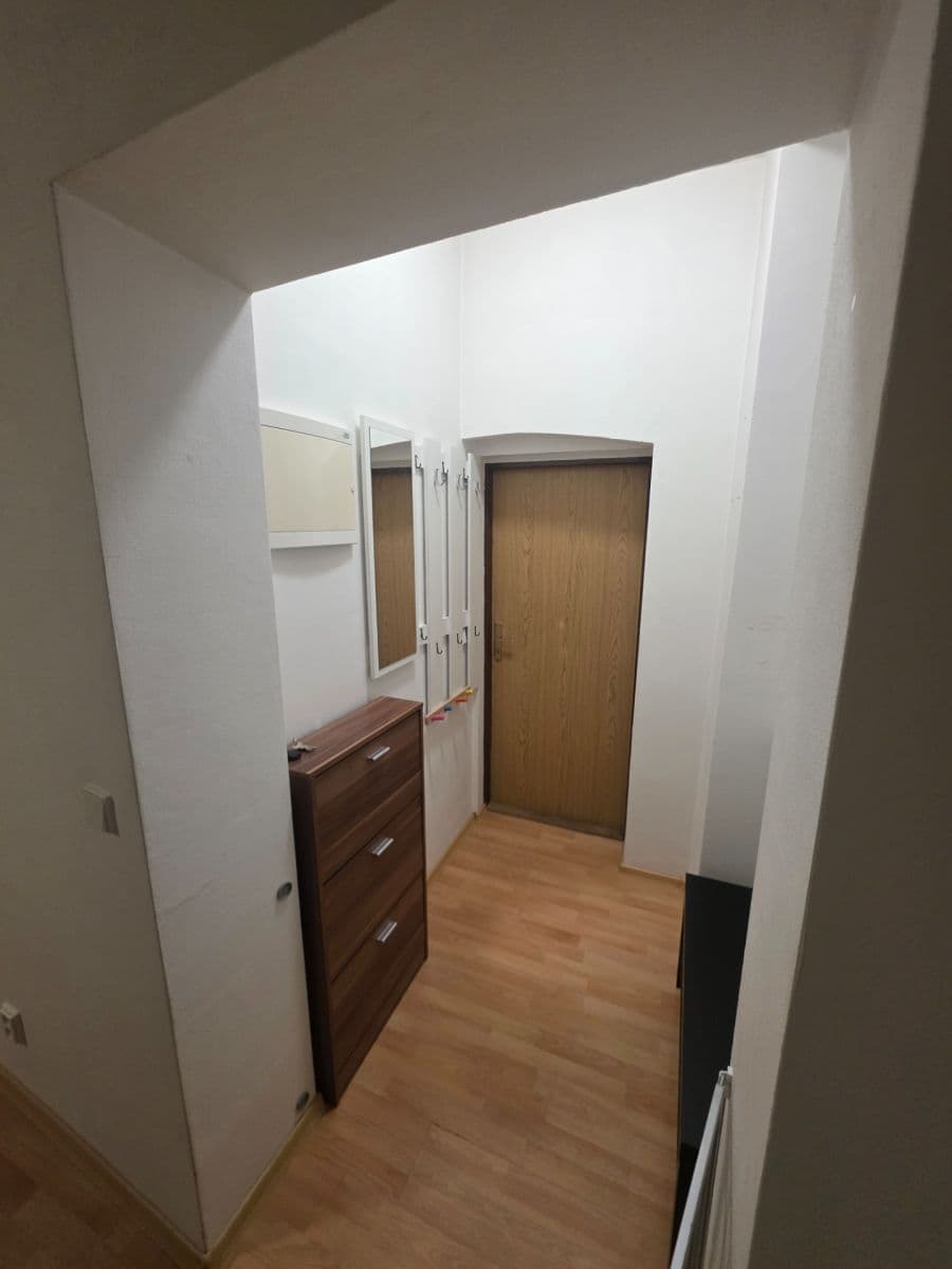 Pronájem bytu 3+kk 51 m², Hlavní, Panenské Břežany, Středočeský kraj Pronájem bytu 3+kk 51 m², Hlavní, Panenské Břežany, Středočeský kraj