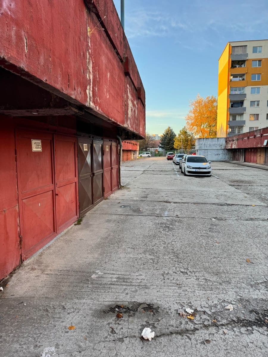 Prodej garáže 13 m², Bebravská, Vrakuňa, Bratislavský kraj Prodej garáže 13 m², Bebravská, Vrakuňa, Bratislavský kraj