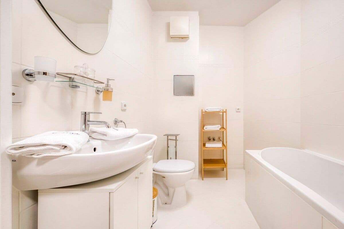 Pronájem bytu 20 m², Bulharská, Karlovy Vary, Karlovarský kraj Pronájem bytu 20 m², Bulharská, Karlovy Vary, Karlovarský kraj