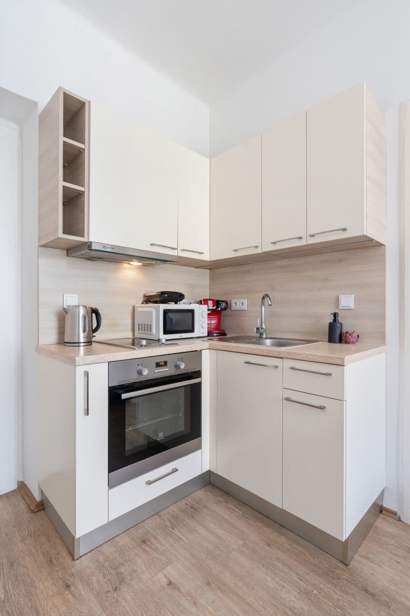 Pronájem bytu 53 m², Košická, Praha, Praha Pronájem bytu 53 m², Košická, Praha, Praha