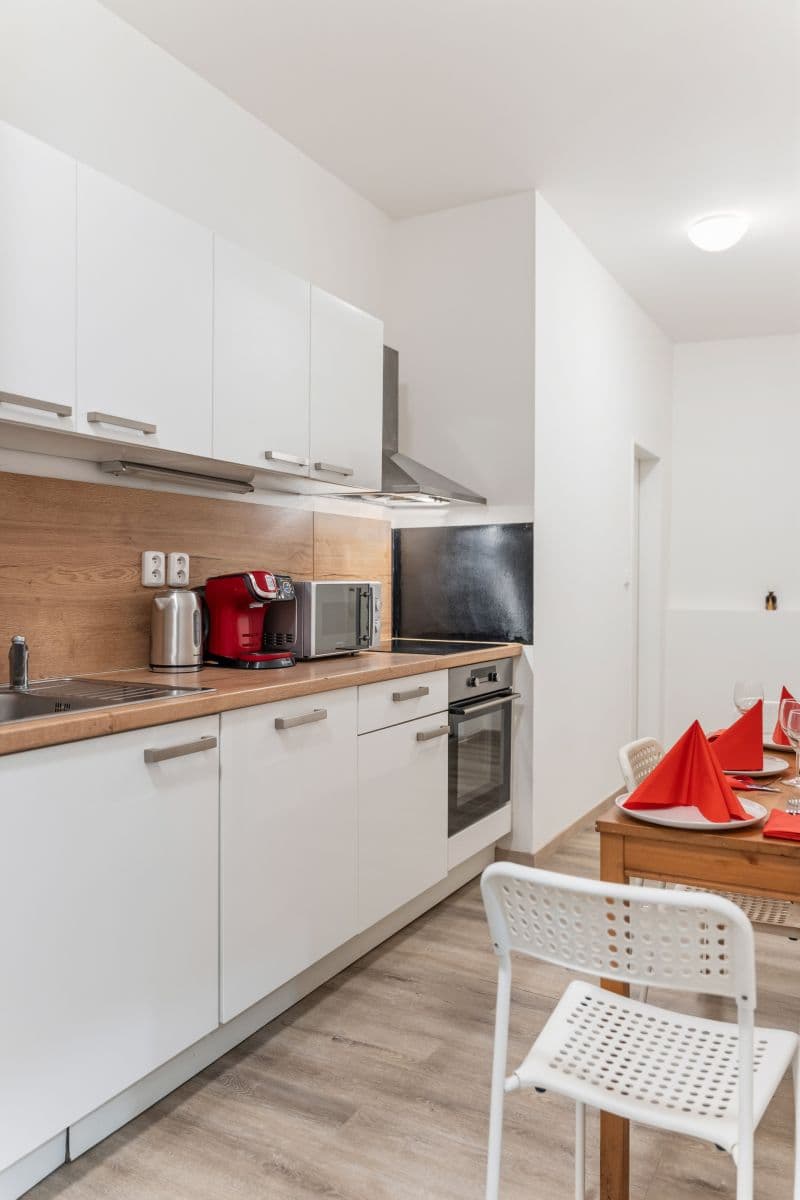 Pronájem bytu 60 m², Košická, Praha, Praha Pronájem bytu 60 m², Košická, Praha, Praha